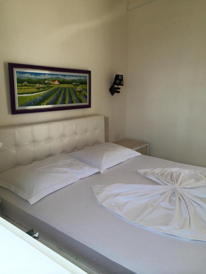 Villa Vela E Bardhe à Dhërmi Extérieur photo