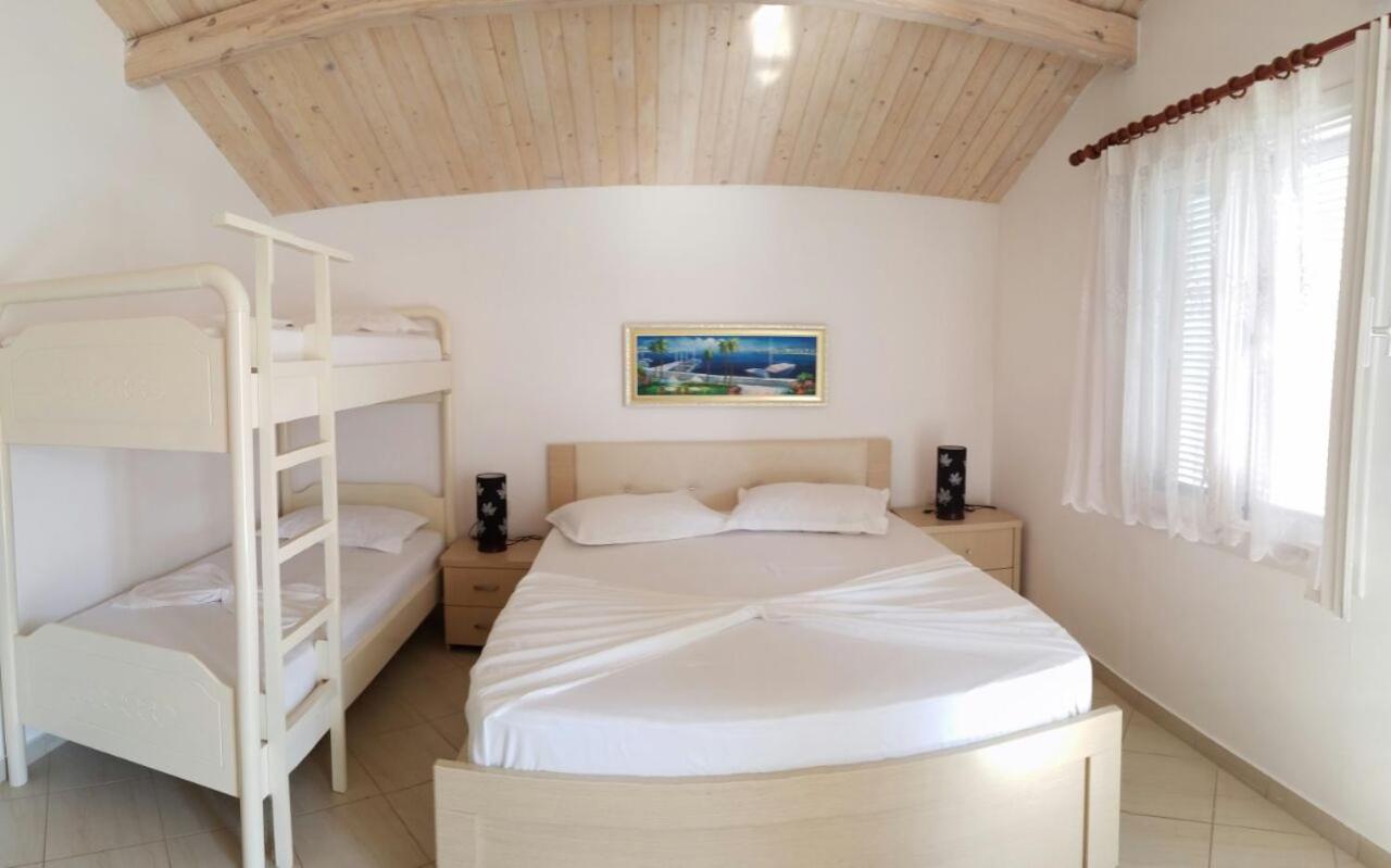 Villa Vela E Bardhe à Dhërmi Extérieur photo