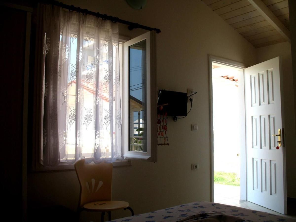 Villa Vela E Bardhe à Dhërmi Extérieur photo
